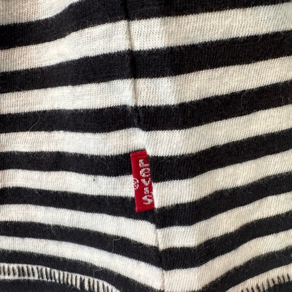 NWT Levi’s Black and White Striped Boxy T-Shirt Womens Size X-Small - Picture 7 of 8